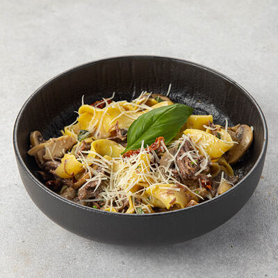 Паппарделле с говядиной и белыми грибами в Peperoni по цене 970 ₽