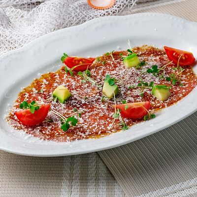 Карпаччо из говядины в Сен Тропе по цене 550 ₽