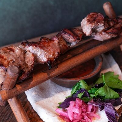 Шашлык из свиной шеи в Pro zharka по цене 690 ₽