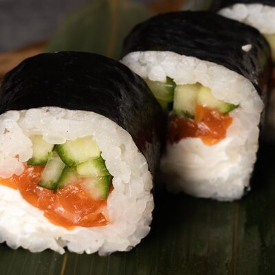 Сяки маки чиз в Гордый лосось по цене 590 ₽