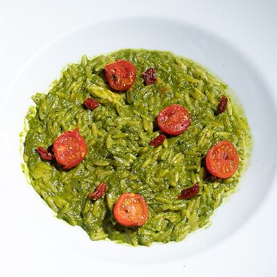 Ризони с вялеными томатами и соусом песто в Перчини на огне по цене 340