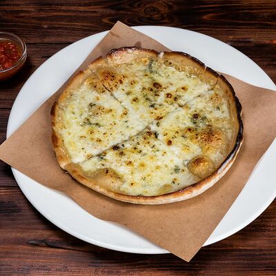 Лепешка с двойным сыром и соусом Сальса в Трактир Колесо по цене 346 ₽