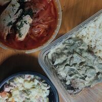 Обед с борщом, печенью с рисом и салатом оливье в Перекус