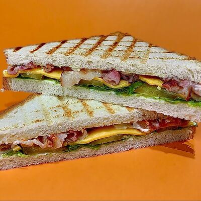 Сэндвич с беконом в Meow cafe по цене 350 ₽