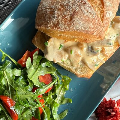 Чиабатта с томленой курицей и грибами в Арома по цене 630 ₽