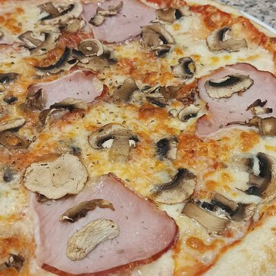 Прошутто фунджи в Брусничка по цене 470 ₽