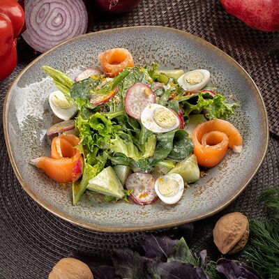 Салат Тевзи с лососем в Приключения Шурика по цене 679 ₽