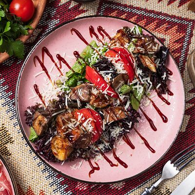 Салат с хрустящими баклажанамив Хинкальная по цене 705 ₽