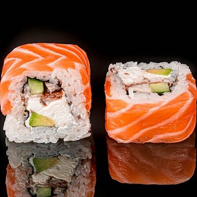 Ролл Филадельфия с угрём в Калифафила по цене 970 ₽