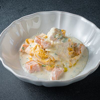 Паппарделле с лососем в сливочном соусе в Florentini City Café по цене 1190 ₽