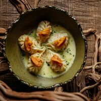 Пельмени рыбные, сливочный бульон, икра ежа, луковое масло в Айна