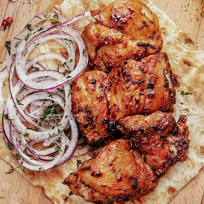 Шашлык из куриных бедер в Гриль Мания по цене 415 ₽