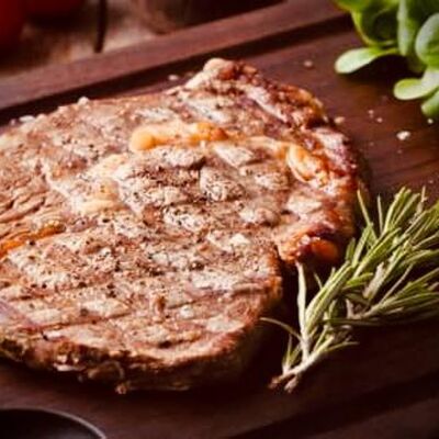 Стейк рибай медиум в DVOR гриль-бистро по цене 2400 ₽