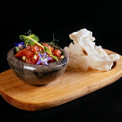 Тартар из тунца в Oysters по цене 550 ₽