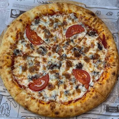 Пицца Мясная в Бистро 24 на Шамиля по цене 384 ₽