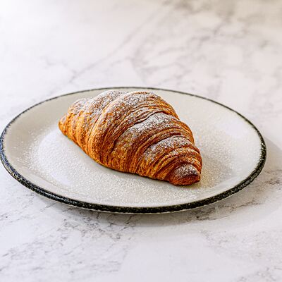 Круассан классический тёплый в Stories по цене 200 ₽