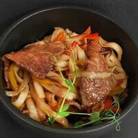 Удон с мраморной говядиной в Renai - суши класса премиум