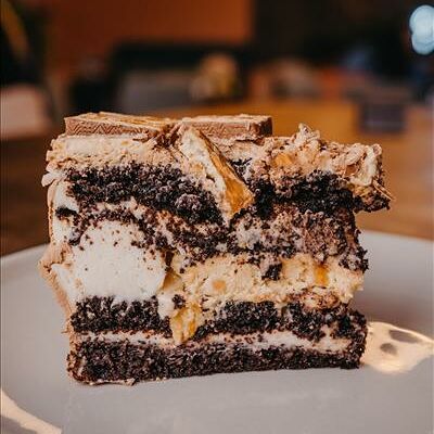 Snickers Cake 1/8 в Sweet Joy Cafe по цене 350 ₽