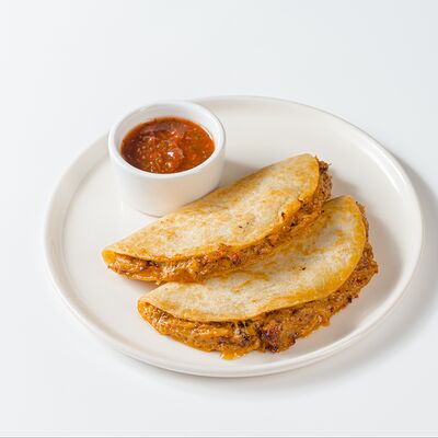 Кесадилья с рёберным мясом в Drunken duck pub по цене 940 ₽