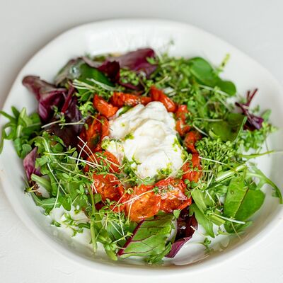 Салат со страчателлойв Мыскофе по цене 510 ₽