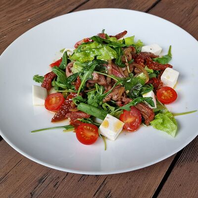 Томатный микс с ростбифом в Пельмэн по цене 670 ₽