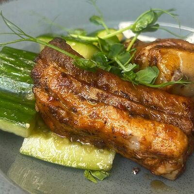 Свиные ребра BBQ с битыми огурчиками в Тыква по цене 790 ₽