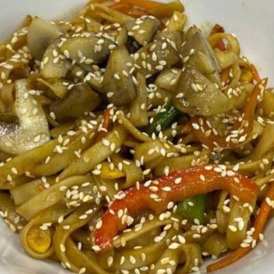 Вок с грибами в устричном соусе в Ymi по цене 419 ₽