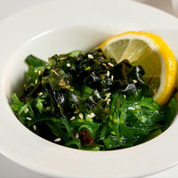 Салат с чукой в SushiCafe