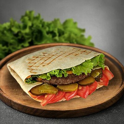 Бургер в тортилье с говядиной в Айчиз по цене 534 ₽