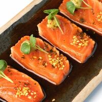 Татаки лосось Тао в Osteria Amici