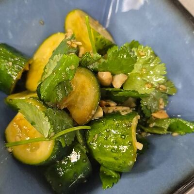 Салат из битых огурцов с кинзой и кешью в Мясо & Рыба по цене 490