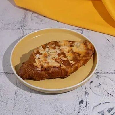 Круассан миндальный в Пекарня Буханка по цене 265 ₽