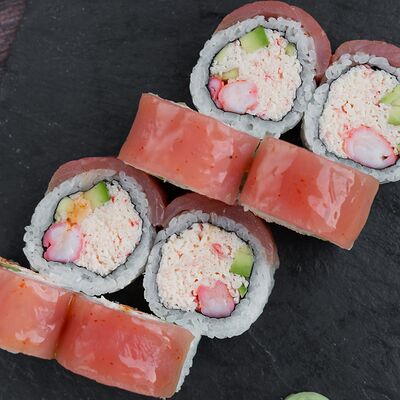 Роллы Тунец с крабом в Хорошие руки - Роллы по цене 990 ₽
