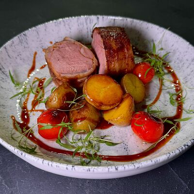 Медальоны из свинины в Мишка Бар по цене 820 ₽