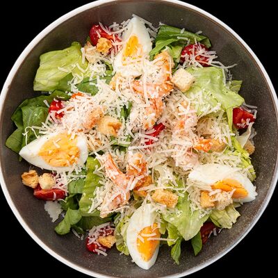 Салат Цезарь с креветками в ДКВКУС по цене 659 ₽