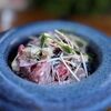 Салат с охотничьими колбасками и сыром в Крылья Гастробар по цене 600