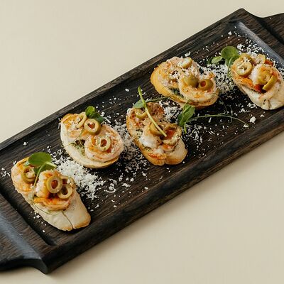 Тапас с тигровыми креветками и оливками в Siesta по цене 560 ₽