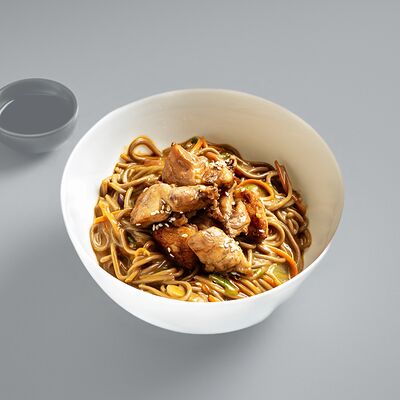 Соба с курицей в устричном соусев Про 100 суши по цене 745 ₽