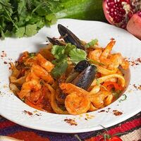 Лагман-кавурма с морепродуктами в Мушмула