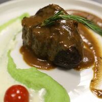Щека говяжья с соусом демиглас в Klaus Cafe