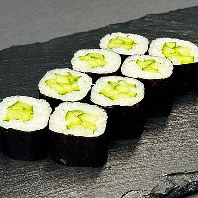 Хосомаки с огурцом в Uminami по цене 270 ₽
