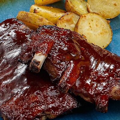 Ребра в перечном соусе «Кола» с беби картофелем в Kamakura по цене 1200 ₽