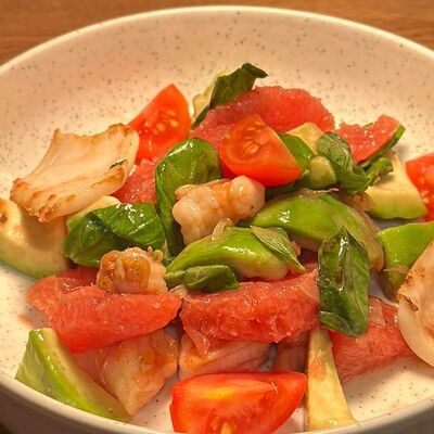 Салат с креветками, авокадо и грейпфрутом в Trattoria Siesta по цене 790 ₽