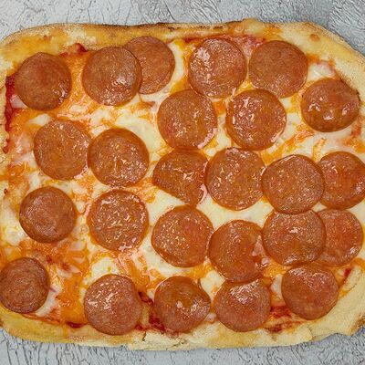 Римская пицца Пеперони в 19 Лунка по цене 660 ₽