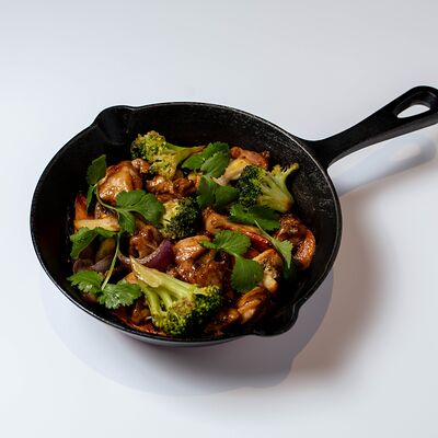 Свинина с овощами в устричном соусе в Базар по цене 520 ₽