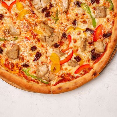 С курицей, вялеными томатами и сладким перцем в Antonio по цене 750 ₽