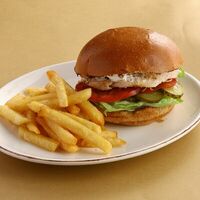 Мини-бургер с курицей в BBQ Beer Restaurant