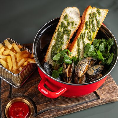 Мидии в томатном соусев Green Pub по цене 2070 ₽