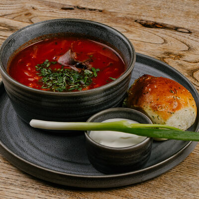 Борщ Кубанского пивовара с говядиной в Кубанские пивоварни по цене 390 ₽