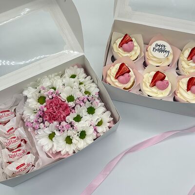 Розовый набор капкейков с Raffaello и цветочками в Cosmo Сakery по цене 3100 ₽